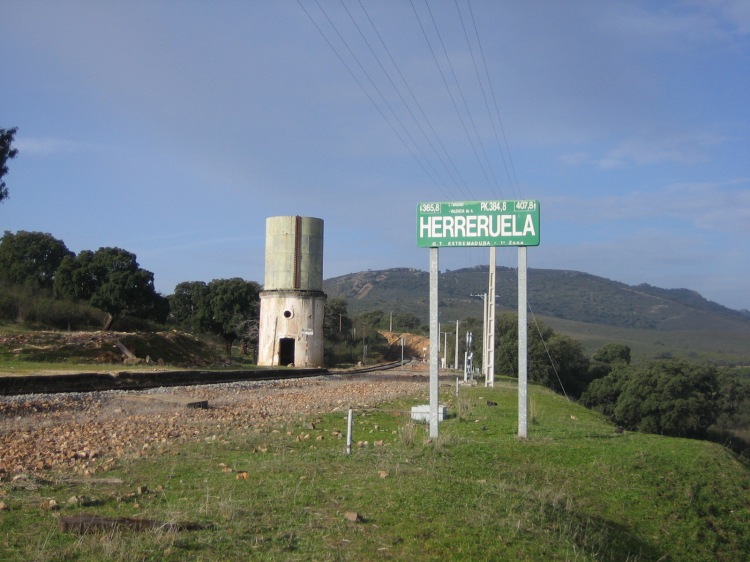 Estación de Herreruela, en ruinas entre Cáceres y Valencia de Alcántara