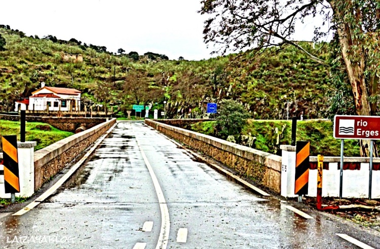 Puente romano fronterizo sobre el río Erjas, entre Piedras Albas y Segura