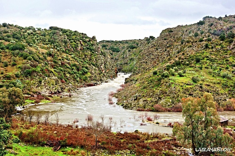 Desfiladero fronterizo del río Erjas, entre Piedras Albas y Segura